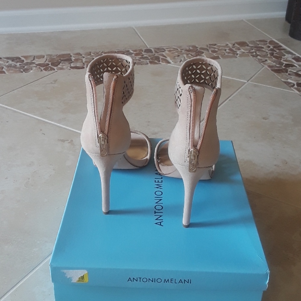 Shoes - Picture 4 of 6